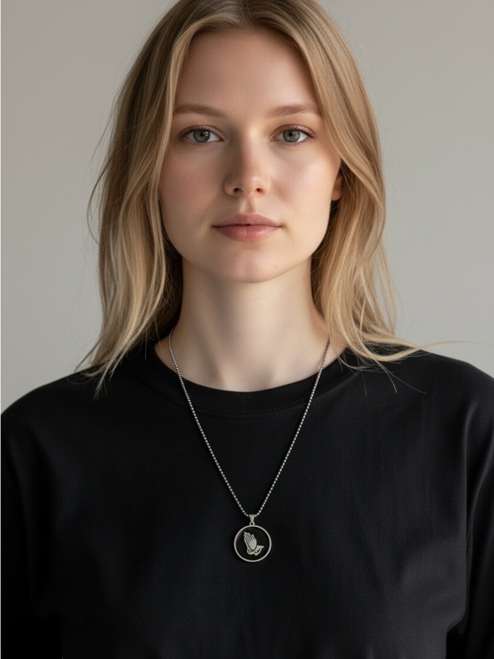 🫶🏻 Praying Hands Pendant Necklace
